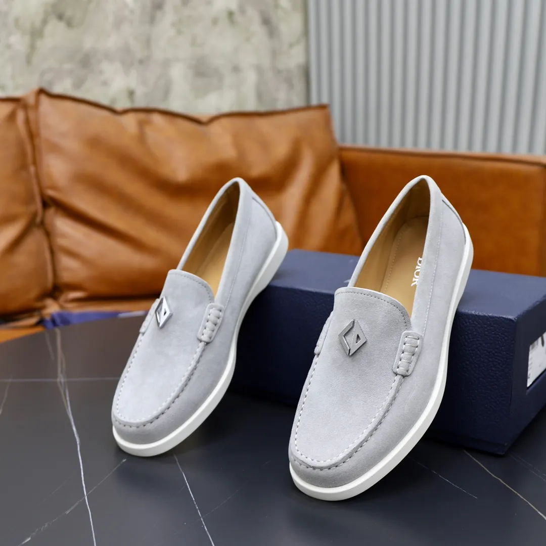 Ex-factory price: 540🙅‍♂️🙅‍♂️🙅‍♂️ Brand: Dior DIOR Standard code: Men's code 38/44 (45 can be customized) Grade: Same as the official website Material: Original cowhide stitching, cowhide lining, original TPU wear-resistant soft outsole Style categories: Leisure and sports version, footwear for driving, young fashion, European and American trends, British style Color: actual picture color